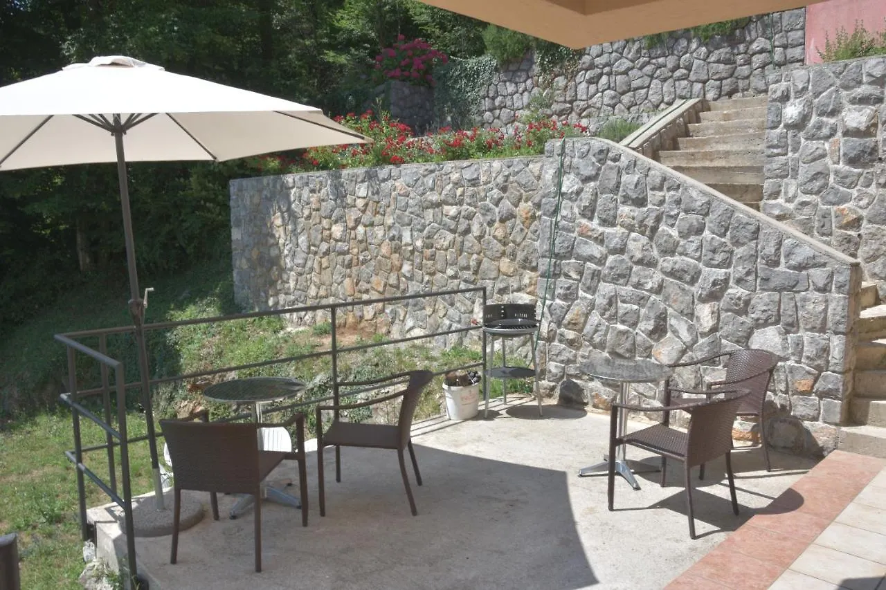 Πανσιόν Apartments And Room In Nature Setting Matulji